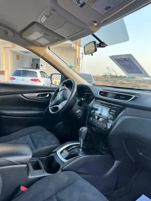 2016 نيسان روج SL
