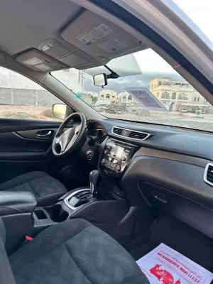 2016 نيسان روج SL