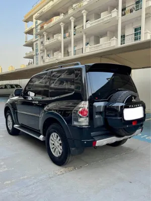 2014 ميتسوبيشي باجيرو GLS