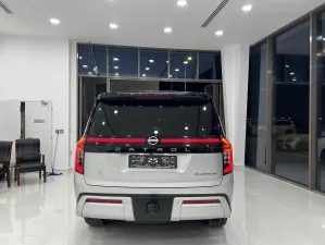 2025 Nissan Patrol LE Platinum city