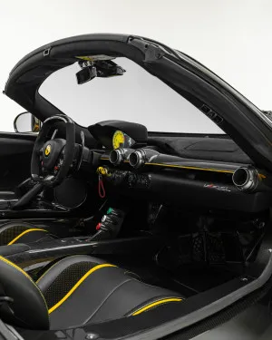 2017 فيراري لا فيراري LaFerrari APERTA