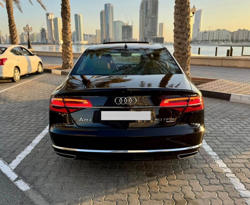 2015 اودي آي ٨ L