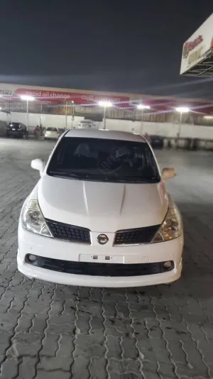 2010 نيسان تيدا S