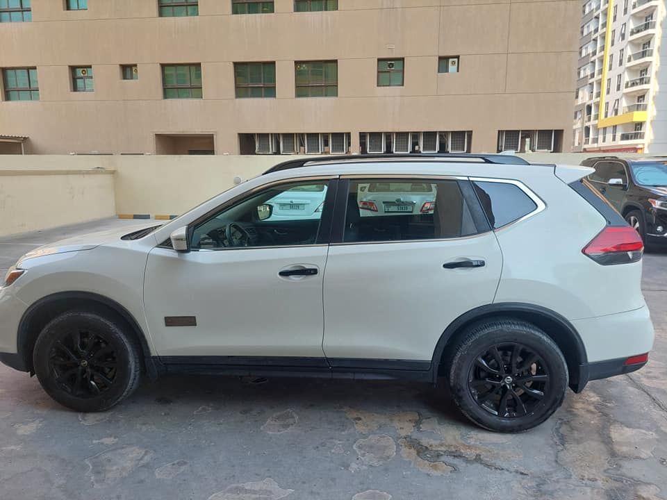2017 نيسان روج SV