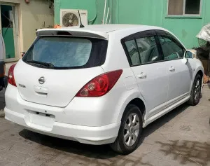 2010 نيسان تيدا S