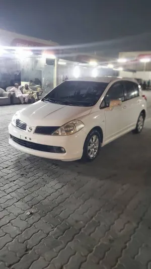2010 نيسان تيدا S