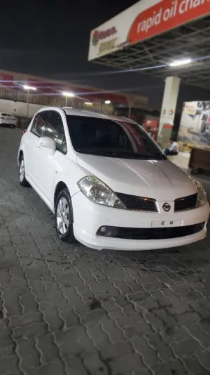 2010 نيسان تيدا S