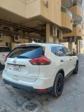 2017 نيسان روج SV