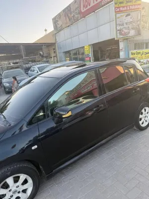 2009 نيسان تيدا Hatch