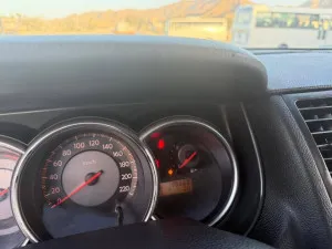 2009 نيسان تيدا Hatch