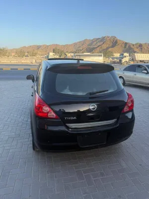 2009 نيسان تيدا Hatch