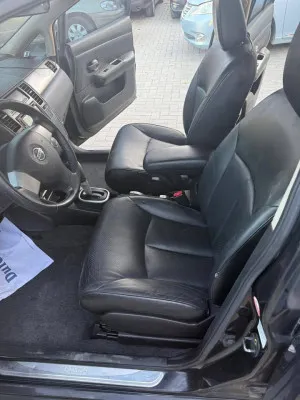 2009 نيسان تيدا Hatch