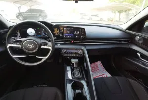 2022 Hyundai Elentra SE