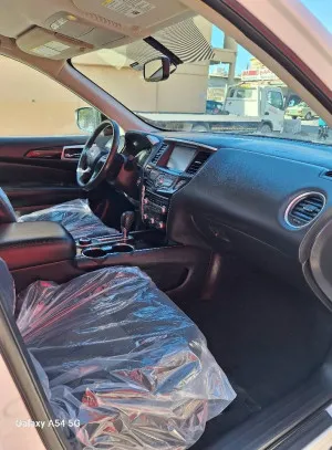 2017 نيسان باثفايندر SL