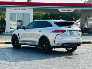 2019 جاكوار اف بيس Prestige