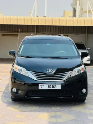 2013 تويوتا سيينا XLE