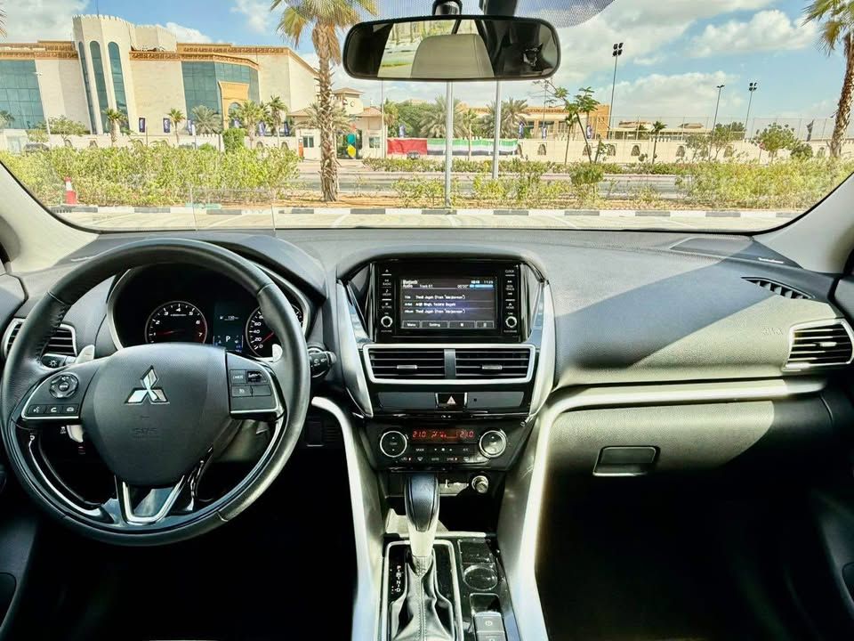 2020 ميتسوبيشي ايكلبس كروس SE
