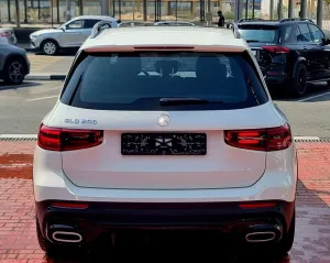 2025 Mercedes-Benz GLB GLB200