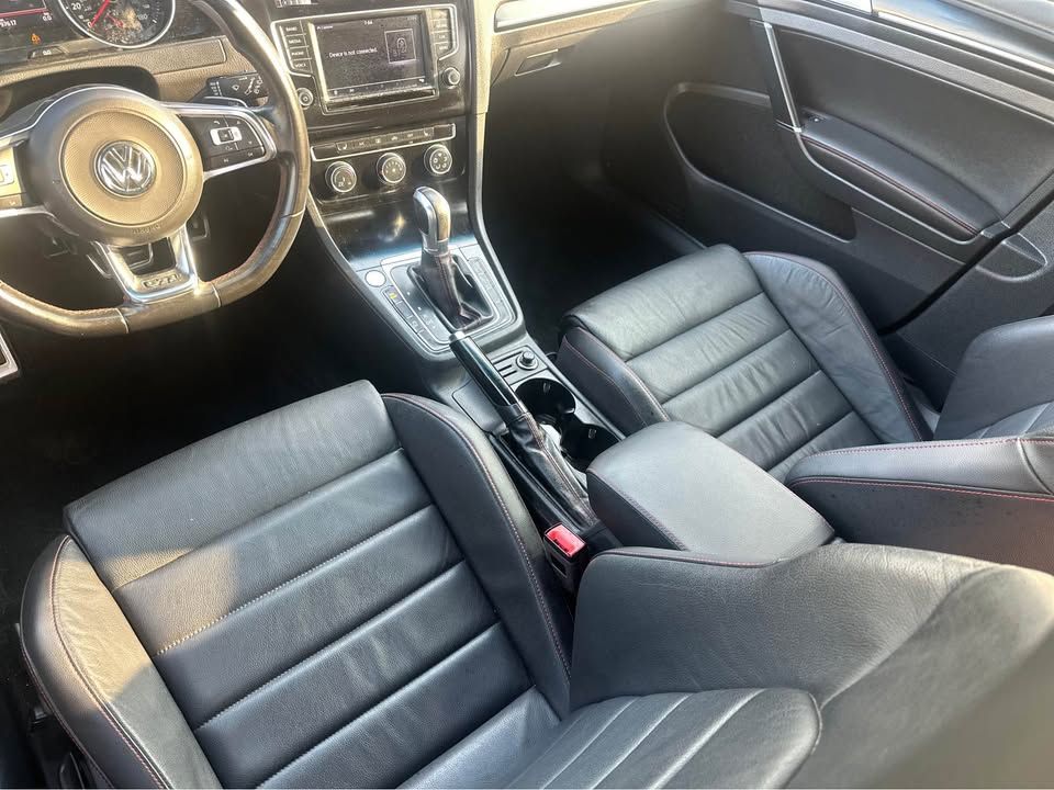 2017 فولجس فاجن جولف GTI