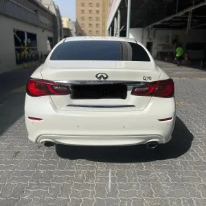 2018 Infiniti Q70 HyBird Luxe