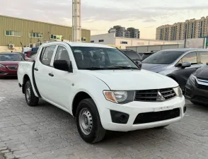 2013 ميتسوبيشي أل٢٠٠ double-cab