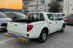 2013 ميتسوبيشي أل٢٠٠ double-cab