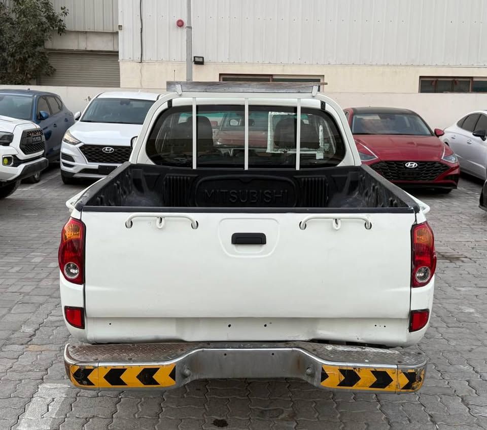 2013 ميتسوبيشي أل٢٠٠ double-cab