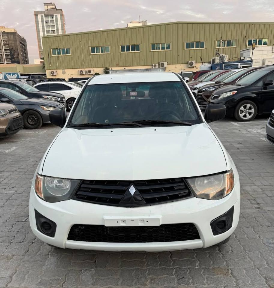 2013 ميتسوبيشي أل٢٠٠ double-cab