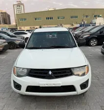 2013 ميتسوبيشي أل٢٠٠ double-cab