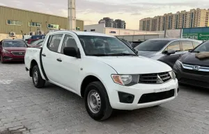 2013 ميتسوبيشي أل٢٠٠ double-cab