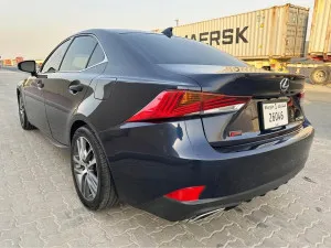 2019 لكزس اي اس IS 300