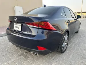 2019 لكزس اي اس IS 300