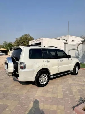 2014 ميتسوبيشي باجيرو GLS
