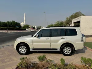 2014 ميتسوبيشي باجيرو GLS