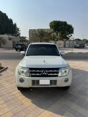 2014 ميتسوبيشي باجيرو GLS