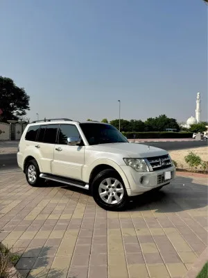 2014 ميتسوبيشي باجيرو GLS