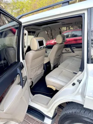 2014 ميتسوبيشي باجيرو GLS