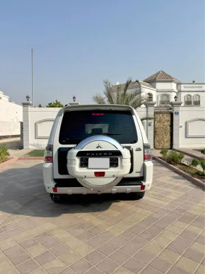 2014 ميتسوبيشي باجيرو GLS