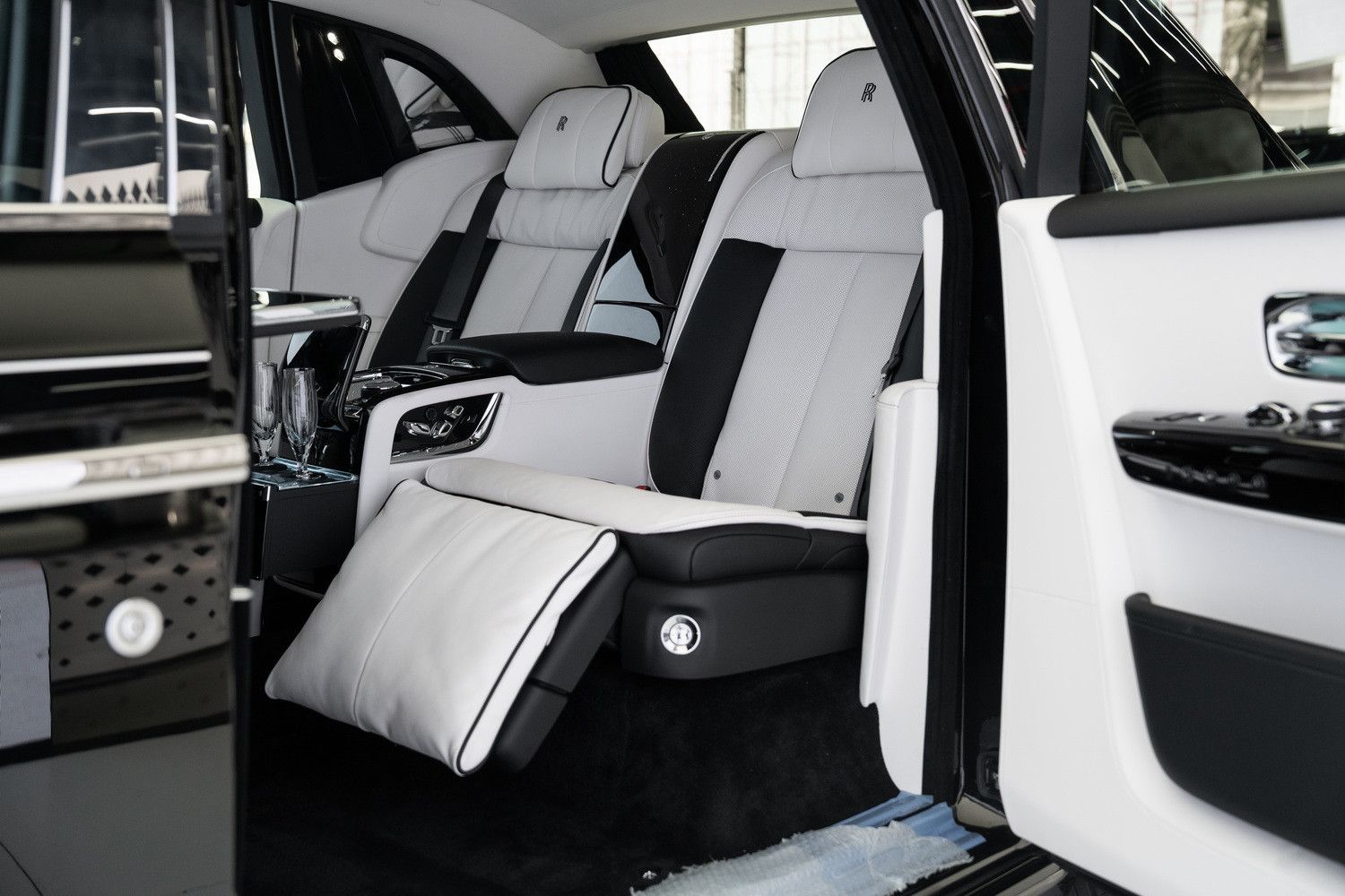 2025 رولز رويس فانتوم Extended Wheelbase
