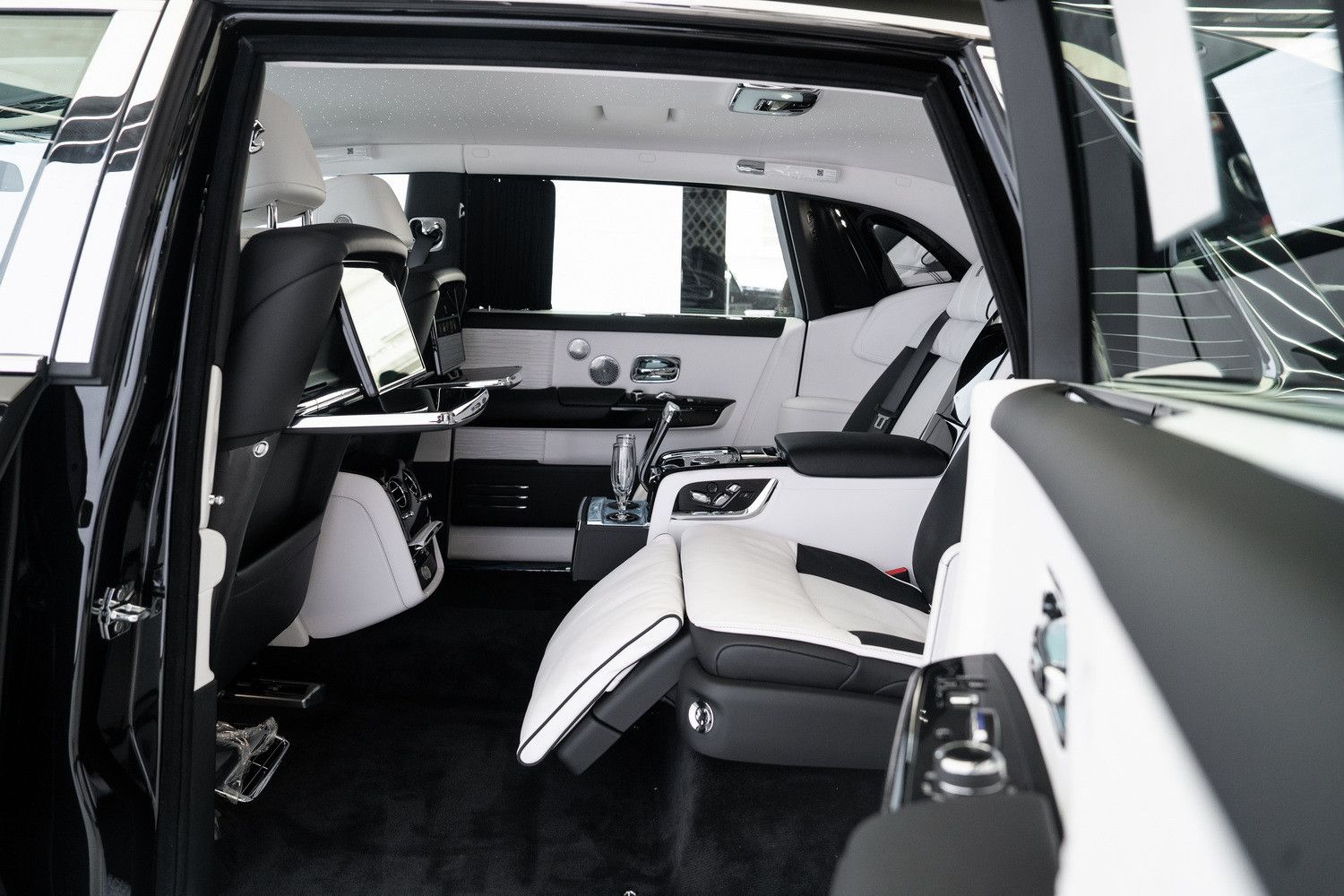 2025 رولز رويس فانتوم Extended Wheelbase