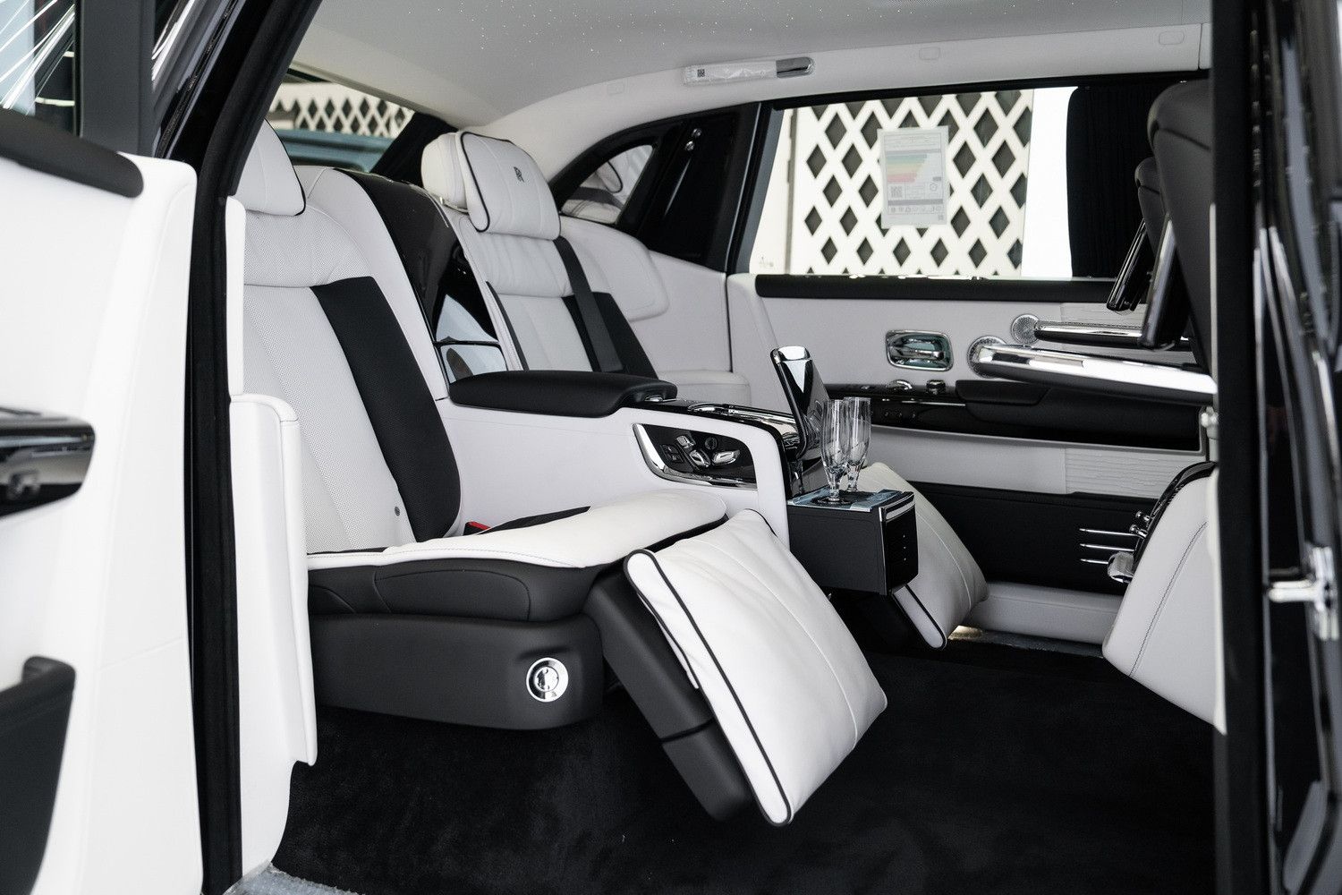 2025 رولز رويس فانتوم Extended Wheelbase