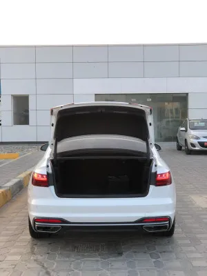 2023 اودي آي ٤ Prestige