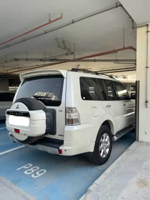2014 ميتسوبيشي باجيرو GLS