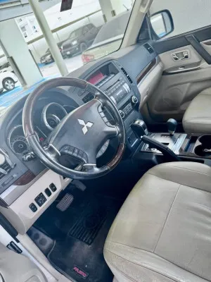 2014 ميتسوبيشي باجيرو GLS