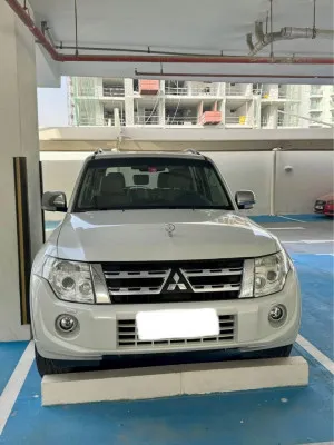 2014 ميتسوبيشي باجيرو GLS