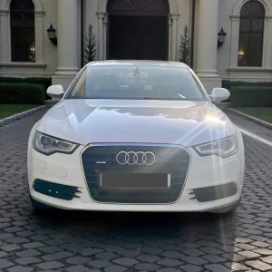 2012 اودي آي ٦ Standard