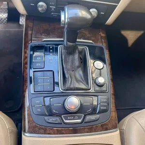 2012 اودي آي ٦ Standard