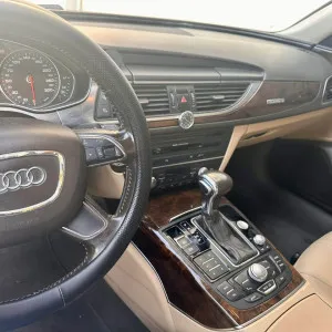 2012 اودي آي ٦ Standard
