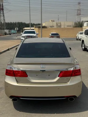 2013 هوندا أكورد DX