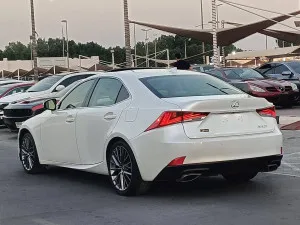 2019 لكزس أي أس ٣٠٠